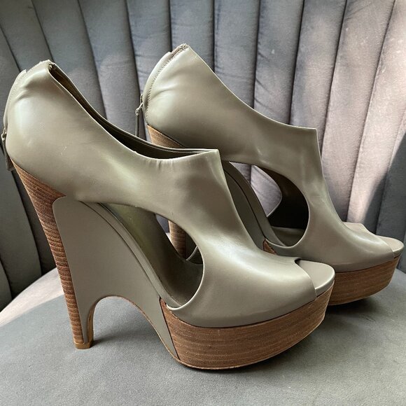 Grey/Beige Gucci Booties - Picture 1 of 7